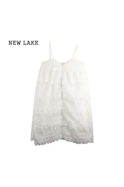 NEW LAKE白色蕾丝裙吊带裙连衣裙女夏季小个子设计感镂空罩衫裙子