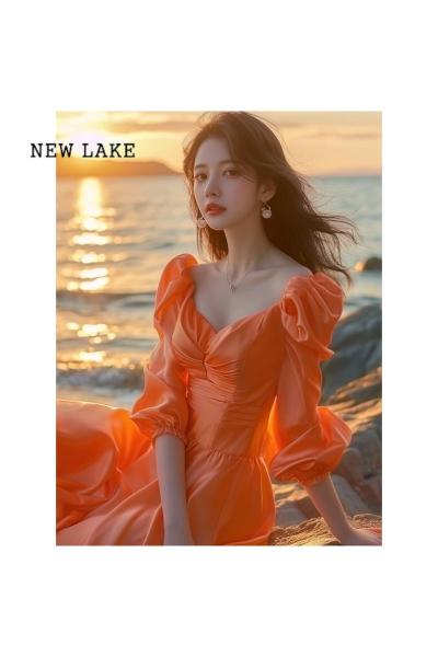NEW LAKE多巴胺海边穿搭橘色缎面连衣裙2024春夏女装高端精致气质法式裙子