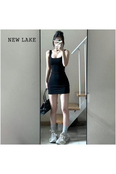 NEW LAKE黑色吊带连衣裙子女2024新款夏季小个子收腰显瘦背心裙辣妹包臀裙