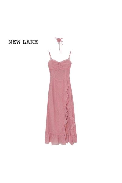 NEW LAKE法式纯欲吊带连衣裙子女收腰气质高级感玫瑰花荷叶边开叉长裙夏季
