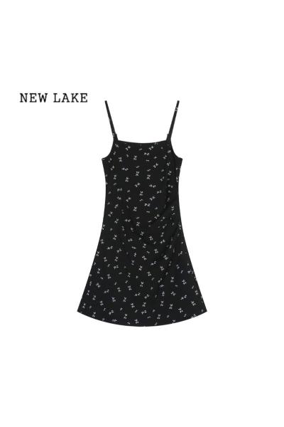 NEW LAKE辣妹裙子黑色小碎花吊带连衣裙女装夏季修身显瘦包臀裙小个子短裙