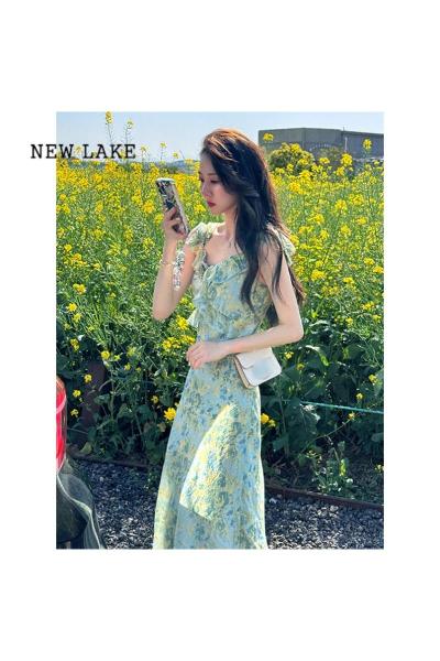 NEW LAKE高端精致连衣裙女夏季2024新款气质碎花吊带长裙设计感小飞袖裙子