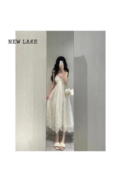 NEW LAKE法式白色v领挂脖吊带连衣裙女夏季高级感气质海边度假仙女长裙子