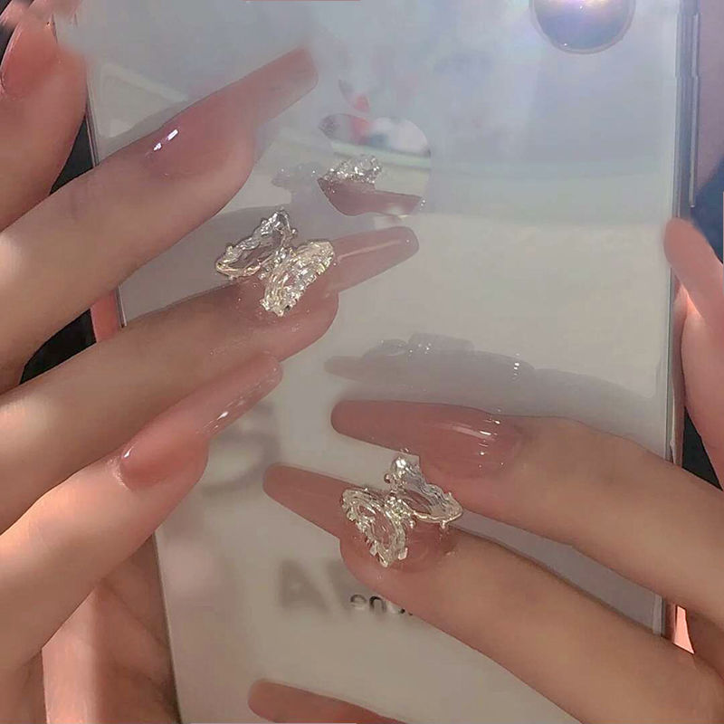 欧美长款法式奶茶色蝴蝶链条穿戴美甲超温柔仙气美甲成品假指甲片极光