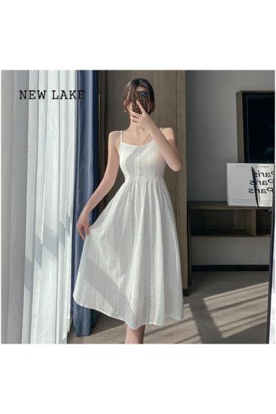 NEW LAKE茶歇法式吊带连衣裙女夏季2024年新款小个子清纯白色春装内搭裙子