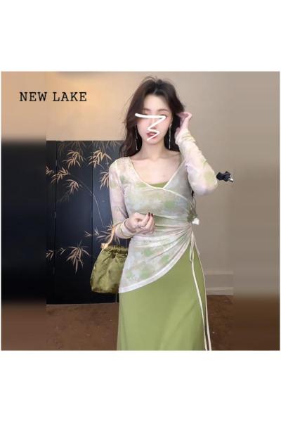 NEW LAKE法式茶歇绿色吊带连衣裙子女早春2024新款夏季新中式穿搭一整套装