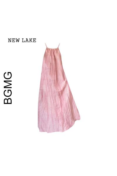 NEW LAKE慵懒风粉色吊带连衣裙女夏季新款宽松显瘦大摆裙褶皱无袖削肩长裙