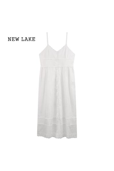 NEW LAKE法式温柔白色吊带连衣裙女春季2024新款小个子气质设计感中长裙子