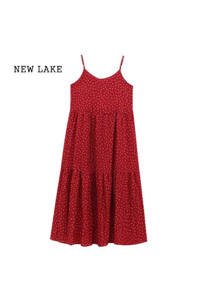 NEW LAKE复古碎花红色吊带连衣裙女夏季2024新款收腰A字显瘦法式气质长裙