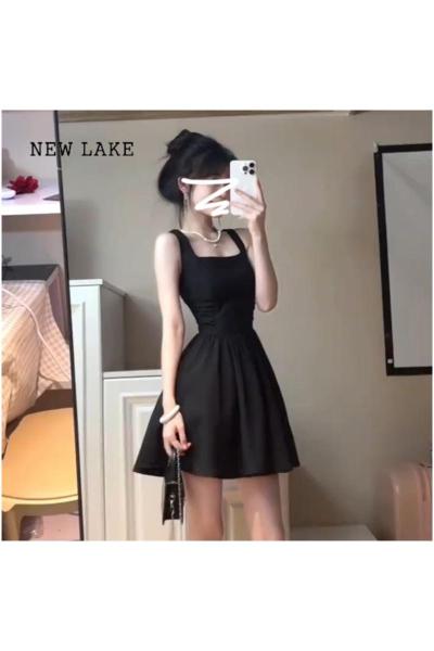 NEW LAKE法式高级感黑色吊带连衣裙子女夏季2024新款小个子赫本风气质短裙