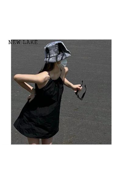 NEW LAKE纯欲风辣妹黑色挂脖吊带连衣裙女夏季2024新款设计感小众蓬蓬短裙