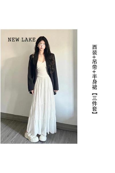 NEW LAKE白色吊带连衣裙子女早春季2024新款高级感西装外套两件套装长裙夏