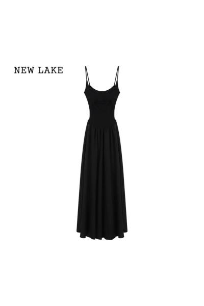 NEW LAKE纯欲性感黑色简约吊带连衣裙女装早春修身收腰A字裙长裙