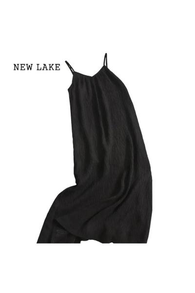 NEW LAKE韩版百搭肌理感吊带连衣裙女新款复古长款纯色显瘦褶皱打底裙