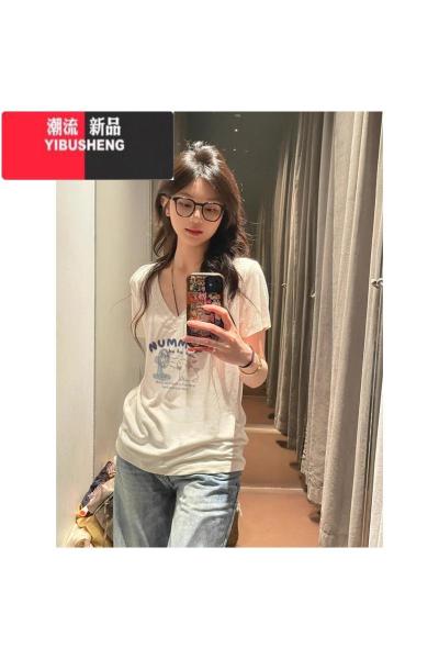 YIBUSHENG季大领口宽松休闲白色正肩上衣服新设计感小众V领短袖T恤女