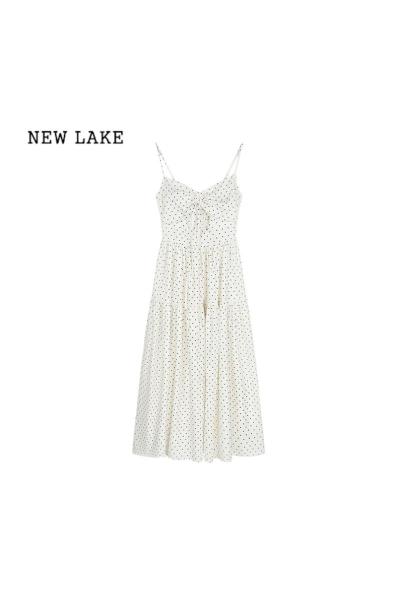 NEW LAKE法式白色波点吊带连衣裙女早春韩系穿搭裙子掐腰裙海边度假风长裙
