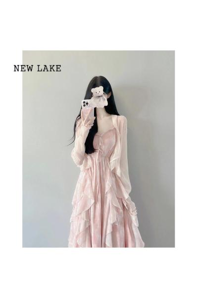 NEW LAKE温柔风连衣裙春季V领吊带仙女裙高级感甜美气质配裙子披肩两件套