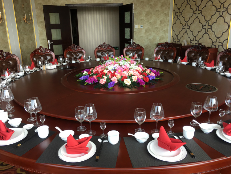 大型酒店餐桌花饭店餐厅电动转盘圆桌中间装饰假花摆设花艺