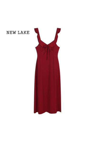 NEW LAKE酒红色系带荷叶边吊带连衣裙女夏季纯欲风性感中长款收腰a字裙子