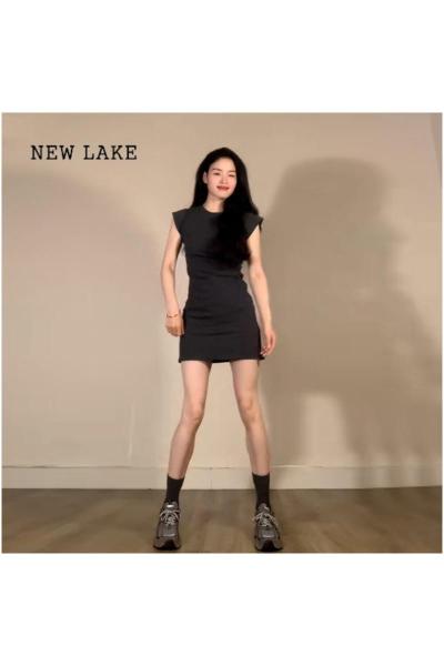 NEW LAKE茶歇法式高级感小飞袖连衣裙子女夏季2024新款辣妹显瘦气质包臀裙