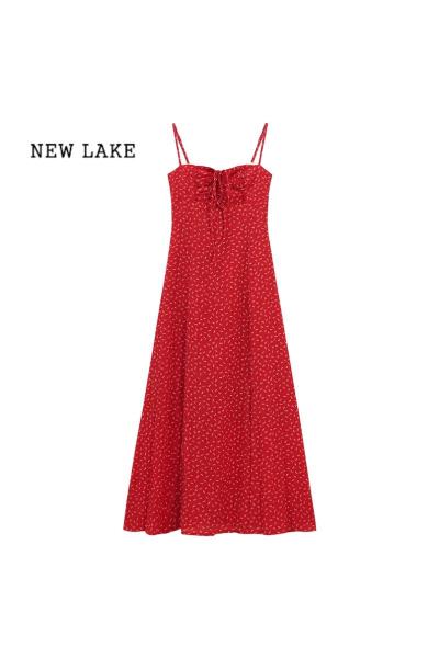 NEW LAKE红色碎花吊带连衣裙女夏季海边度假镂空系带气质收腰显瘦A字长裙