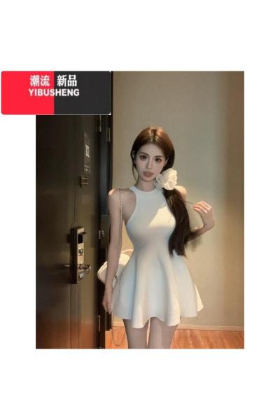 YIBUSHENG纯欲风白色针织挂脖连衣裙女季小个子高级感气质收腰a字短裙子