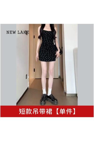 NEW LAKE法式黑色碎花吊带连衣裙子女夏季2024新款气质修身显瘦包臀短裙