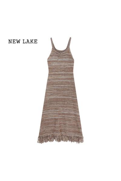 NEW LAKE小众复古棕色针织裙吊带裙女春季毛线连衣裙高级感气质流苏长裙子