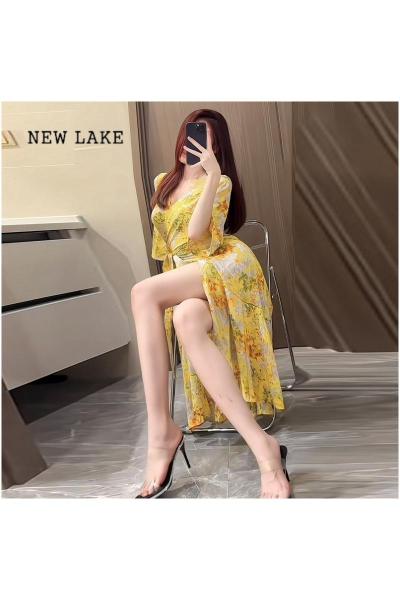 NEW LAKE黄色战袍金黄色2024夏季新款花卉法式风情印花裹身度假女士中长裙