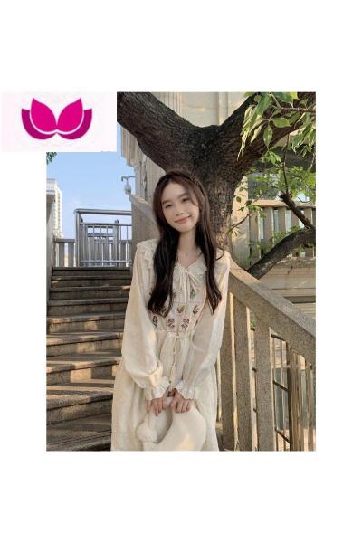 七斓娃娃领法式内搭打底长袖连衣裙女冬甜美别致独特裙子套装显瘦