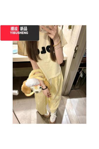 YIBUSHENG贴布字母正肩t恤女季多巴胺短袖小个子宽松修身设计感短款上衣