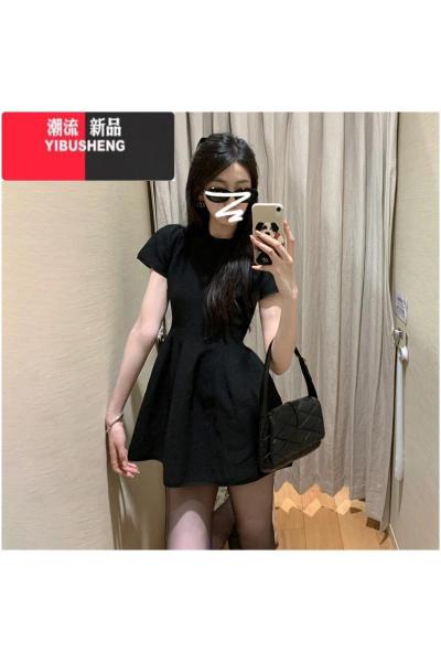 YIBUSHENG2024季新款黑色短袖连衣裙小个子女梨型身材法式气质赫本风短裙