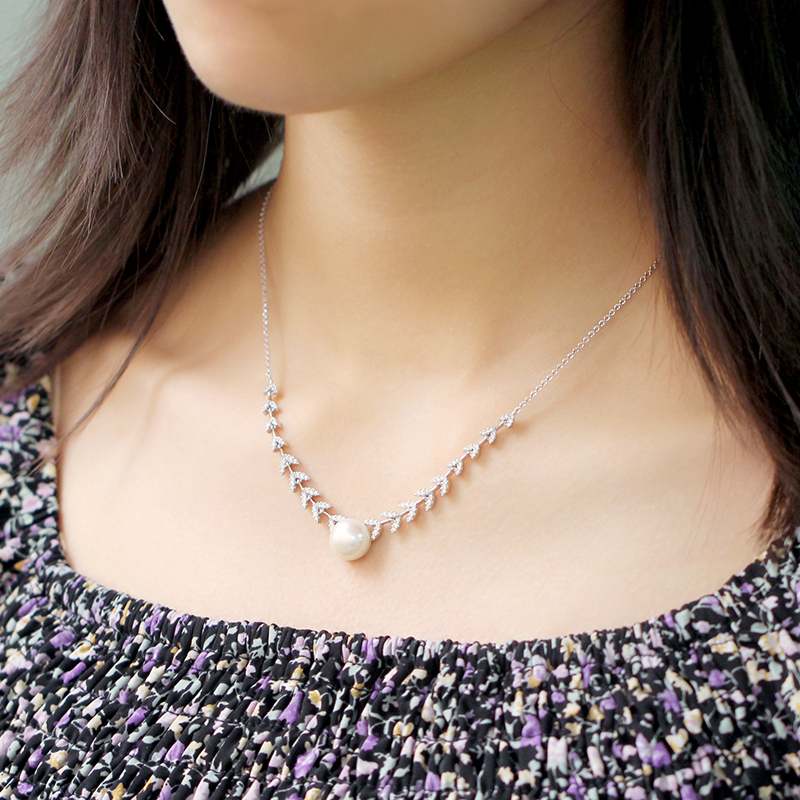 apm monaco时尚吊坠/项链 apm monaco花瓣珍珠项链女 时尚毛衣链法式