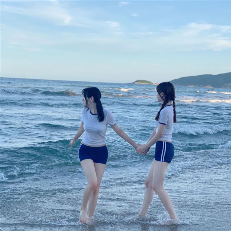 带胸垫游泳衣体操服欲保守显瘦遮肚啦啦队日系校园风分体式泳装