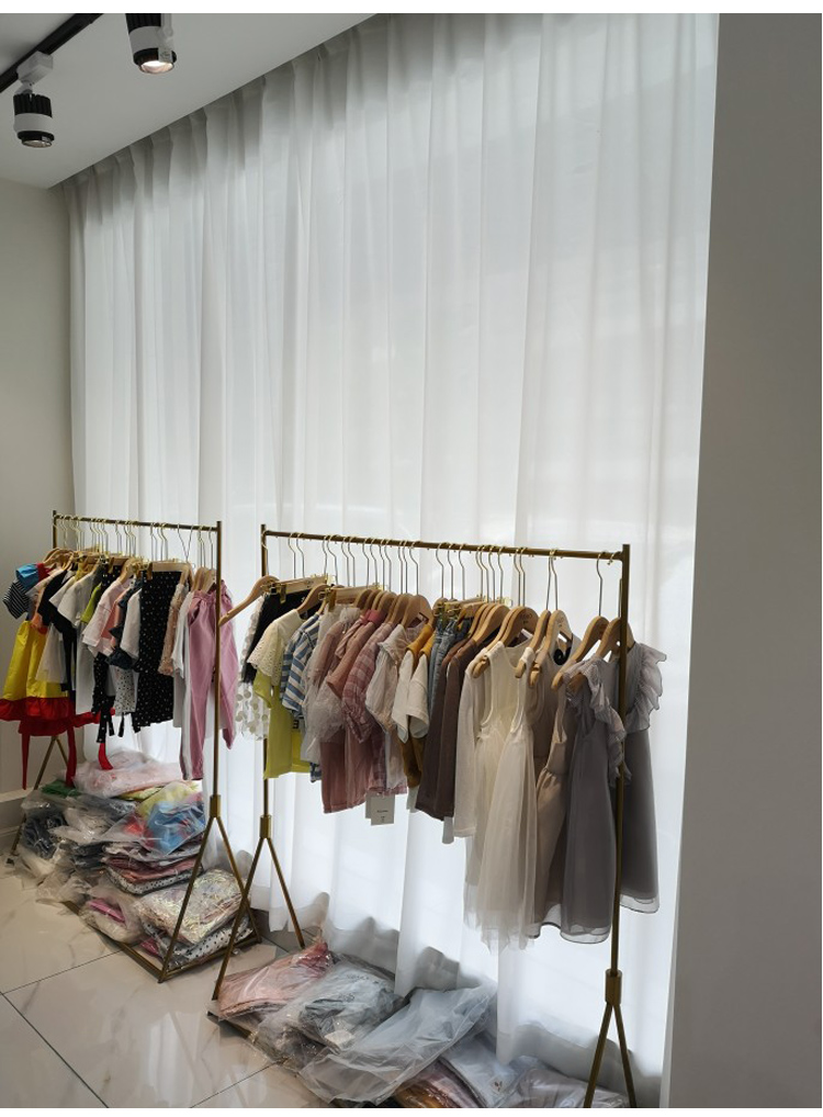 女装店服装店橱窗遮挡帘纱玻璃装饰白色纱帘窗帘网红背景白帘子 三维