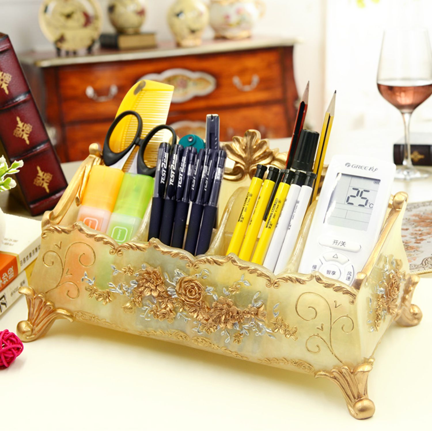 喻娄欧式创意笔筒轻奢现代学生桌面收纳盒子可爱化妆刷桶树脂个性摆件