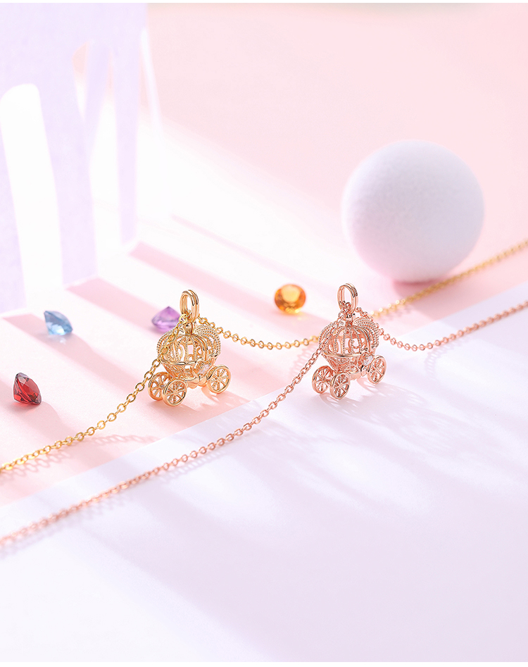 佐卡伊18k钻石吊坠项链南瓜马车镂空钻石吊坠