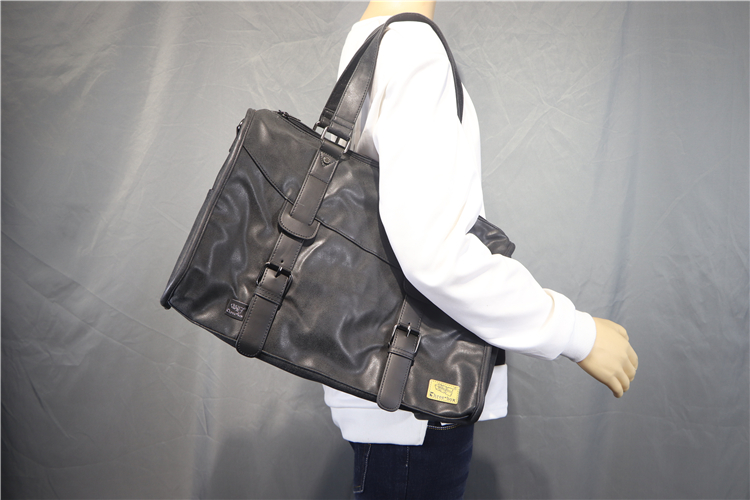 chiyu欧美时尚男手提大包 潮男户外旅行大容量包 复古单肩斜挎运动男