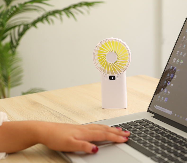 充电宝小风扇usb两用手持拿大风力迷你便携式电池学生可爱办公室静音