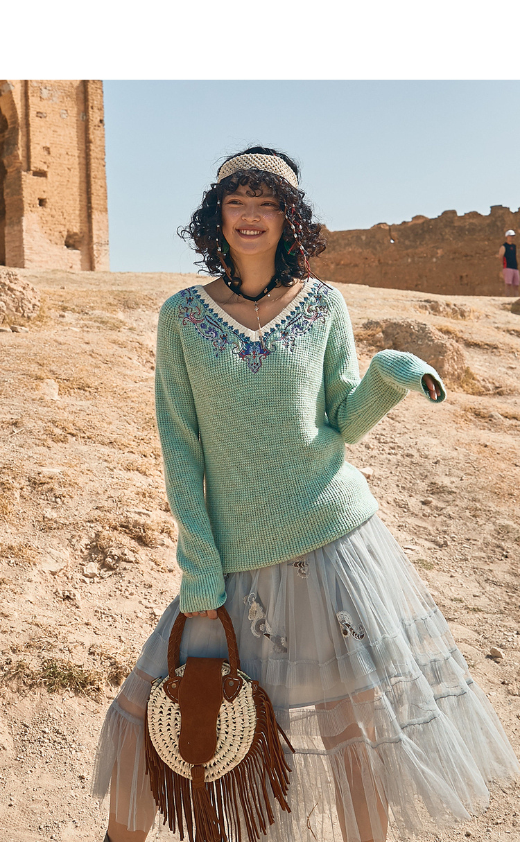 裂帛v领宽松毛衣女2020冬季新款文艺波西米亚风刺绣撞色外穿上衣