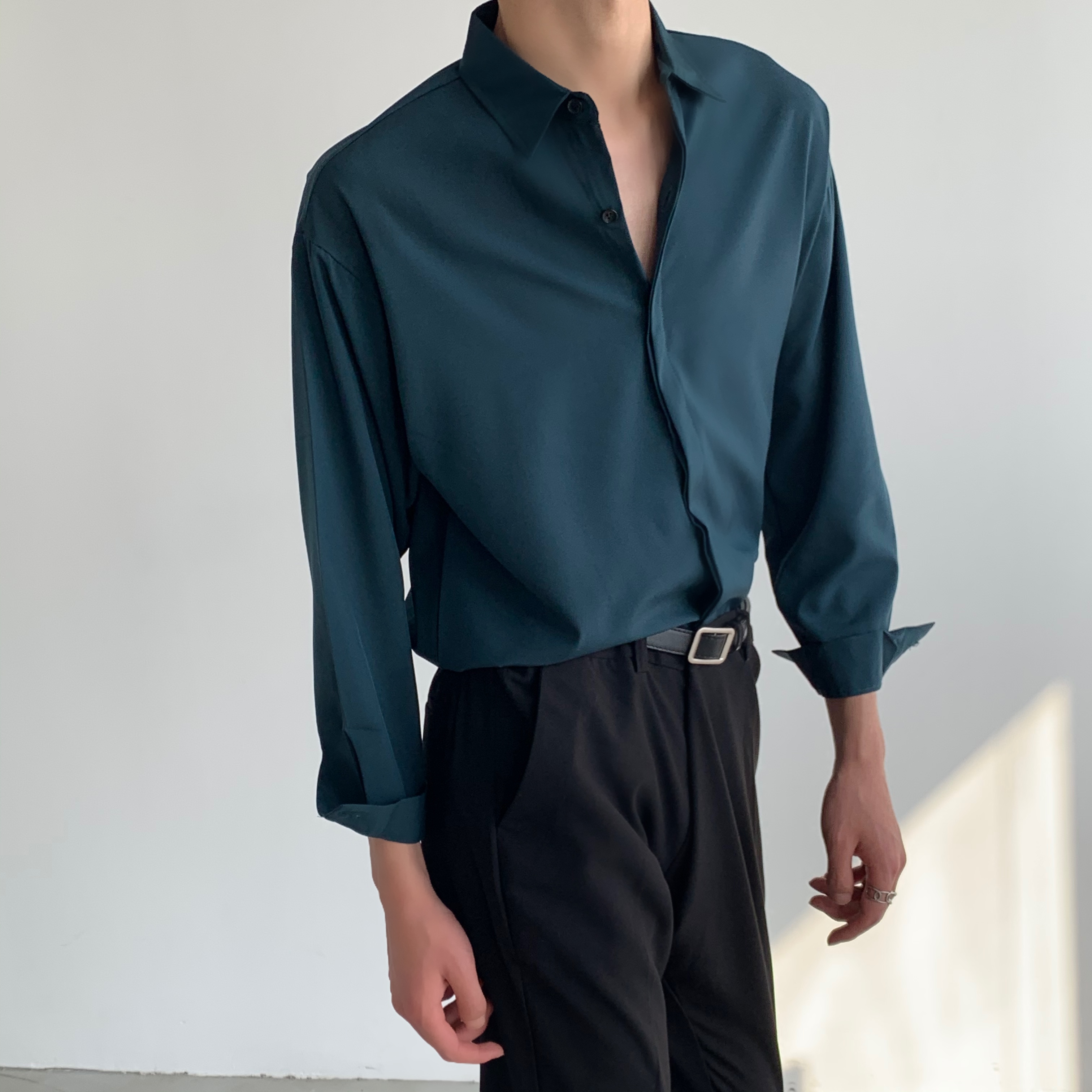 禁欲垂感坠感百搭黑白衬衫男长袖韩版宽松潮流帅气冰丝雪纺衬衣男墨