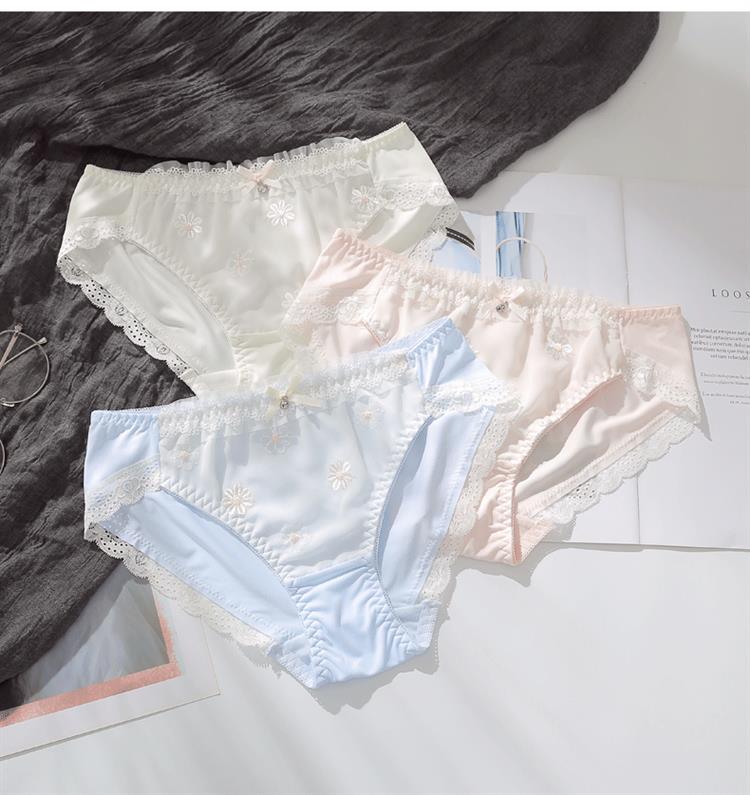牛奶丝内裤女丝滑日系冰丝中腰软妹浅色日式蕾丝可爱少女舒适裤头