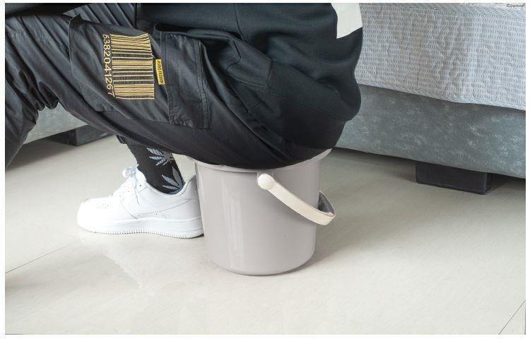 2021热卖痰盂家用老人坐便器孕妇夜壶女起夜尿桶大人成人尿盆带 北欧