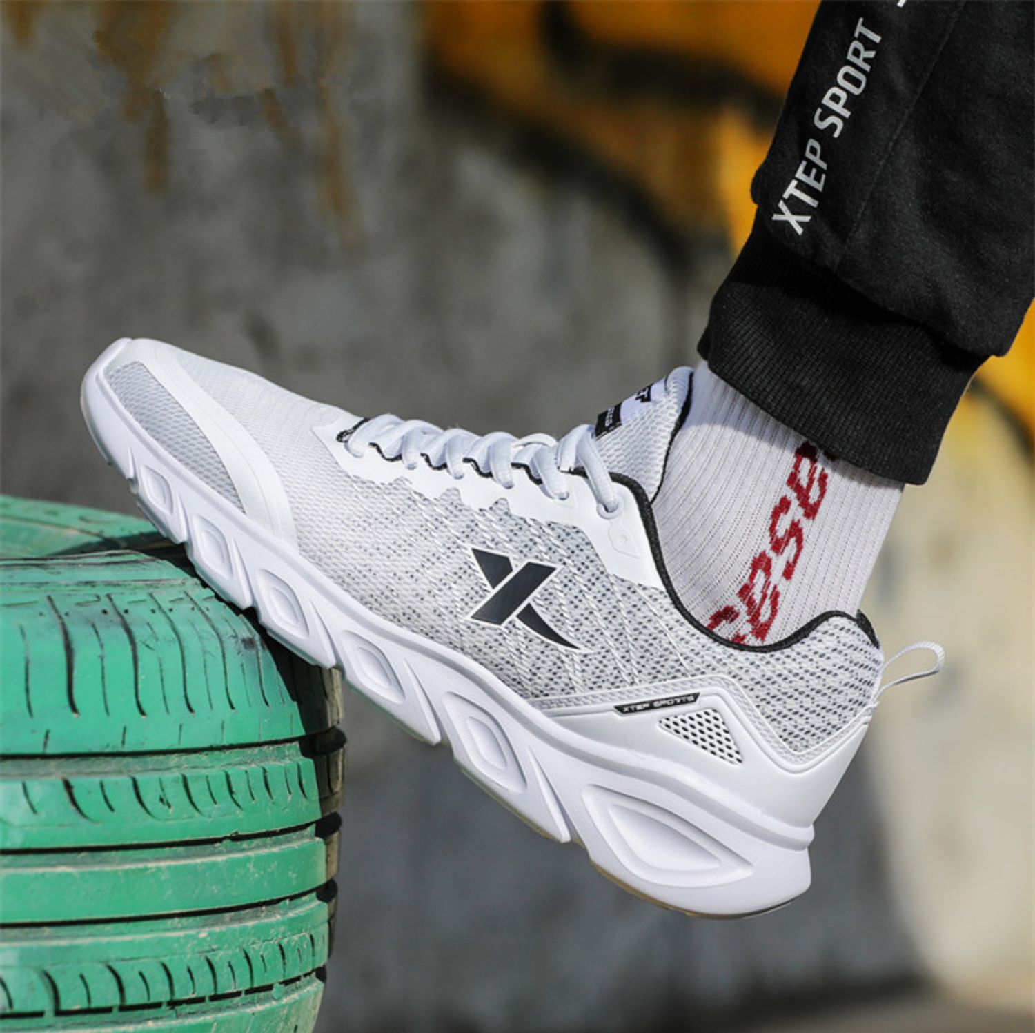 特步(xtep)跑步鞋 特步男跑步鞋软底轻便防水皮面跑鞋四季休闲运动鞋