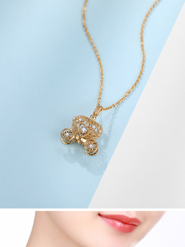 佐卡伊 18k钻石吊坠项链南瓜马车镂空钻石项坠锁骨链新款正品