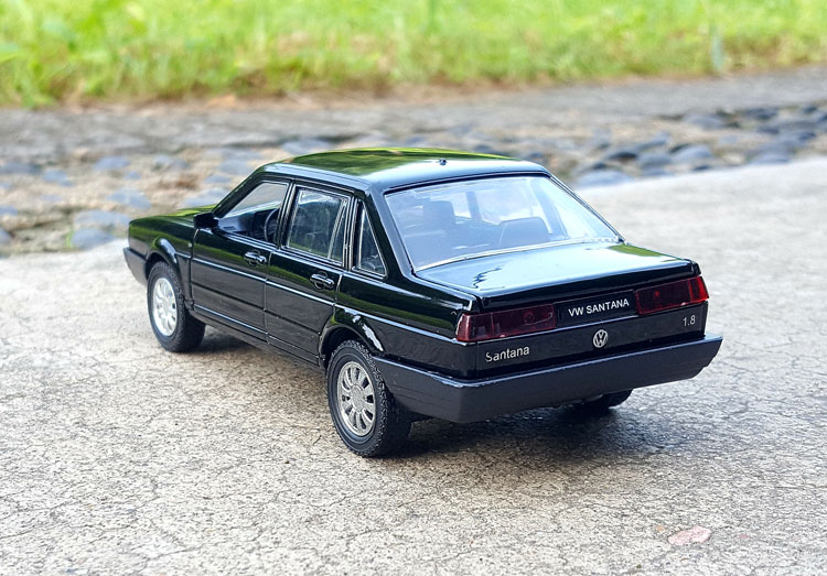132大众桑塔纳普桑合金汽车模型原厂仿真车模摆件声光回力玩具车
