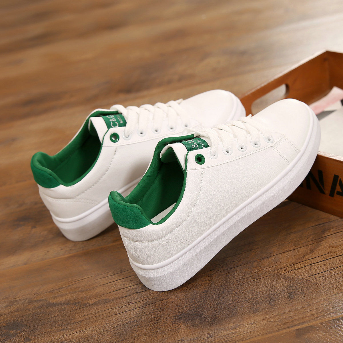 大童小白鞋女秋季中小学生平底鞋12休闲运动鞋13女童韩版15岁板鞋