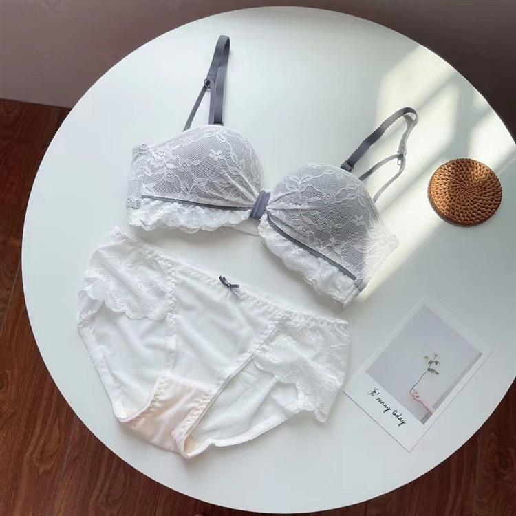 半杯内衣女小胸聚拢学生少女bra无钢圈收副乳防下垂蕾丝文胸套装