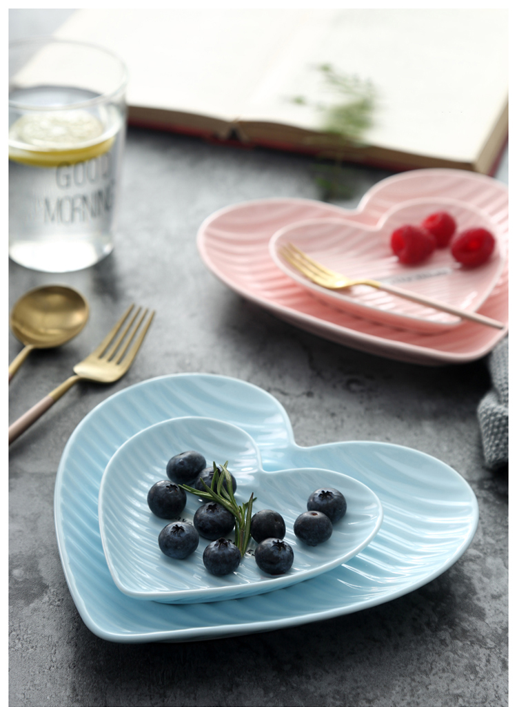 心形盘子粉色陶瓷盘浪漫情侣款蛋糕盘甜品盘创意个性水果盘小号心形盘