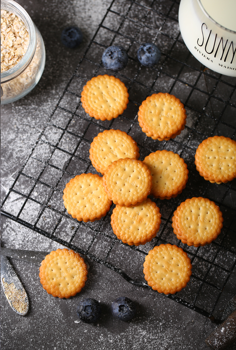 奶盐味休闲零食海盐饼干整箱充饥夜宵办公室吃的休闲小零食品小吃网红